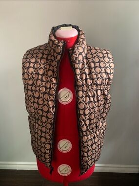 Guess Reversible Quilted Puffer Vest in Beige and Black